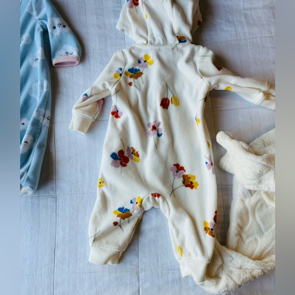 Baby Girl 3 Set Bundle Lot Super Warm Fuzzy Footie Onesies - Picture 7 of 8